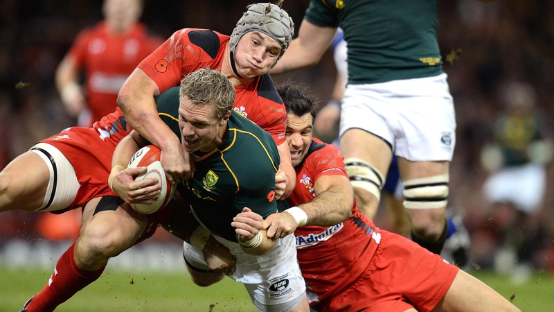South Africa's Jean de Villiers (centre) goes over for a try despite the efforts of Wales' Jonathan Davies (left) and Wales' Mike Phillips