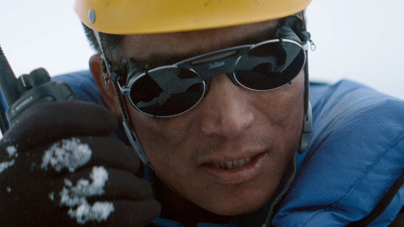 Salutes simple acts of human bravery and loyalty