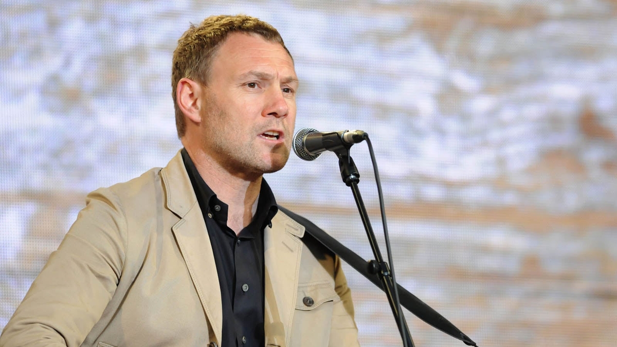Chair thrown at David Gray concert