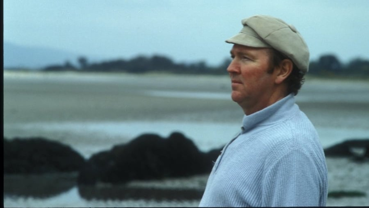 Ann Mulqueen;Liam Clancy ar lár le 10 mbliana.  