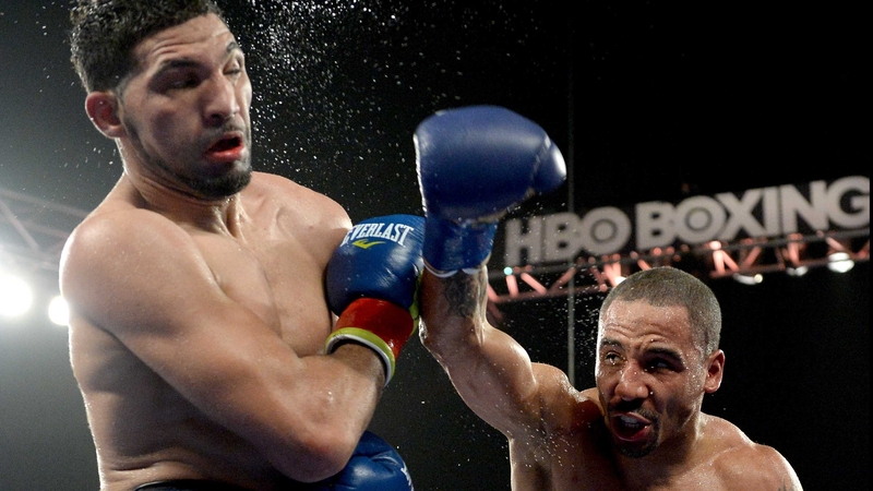 Andre Ward catches Edwin Rodriguez with a right hook