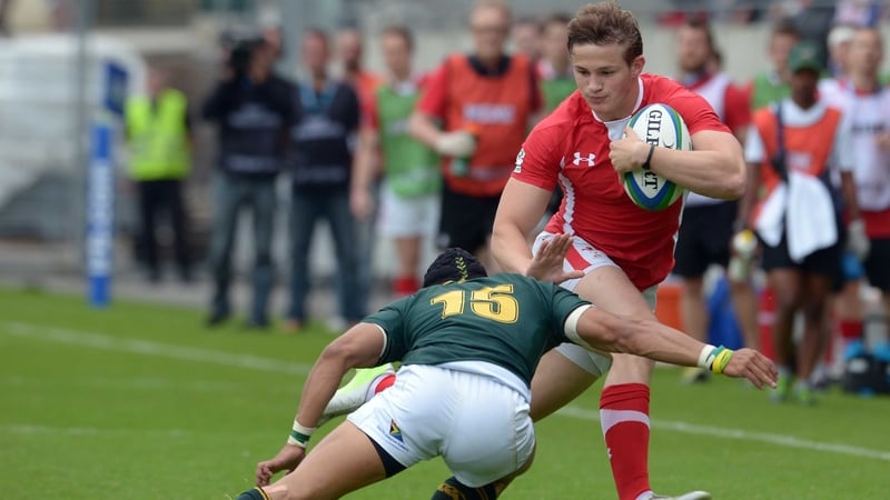 Hallam Amos in action for Wales against South Africa in the 2013 IRB Junior World Cup