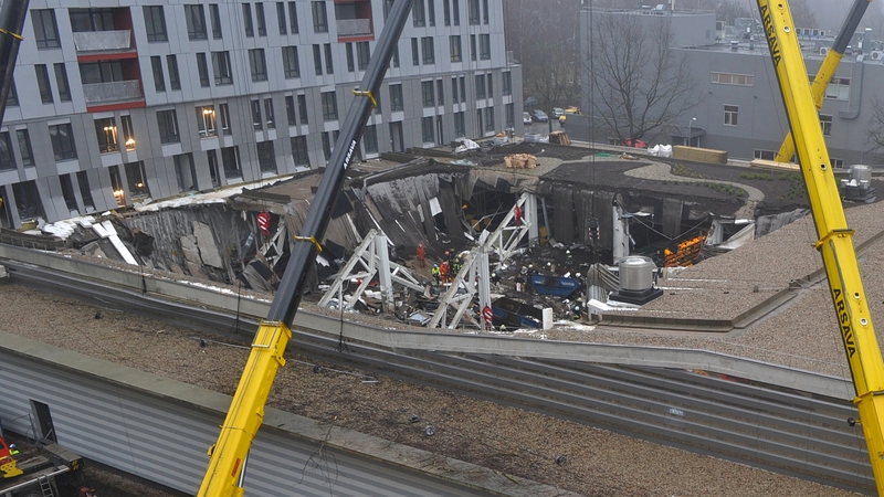 The roof of the building collapsed yesterday