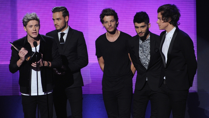 1D remain top of the charts