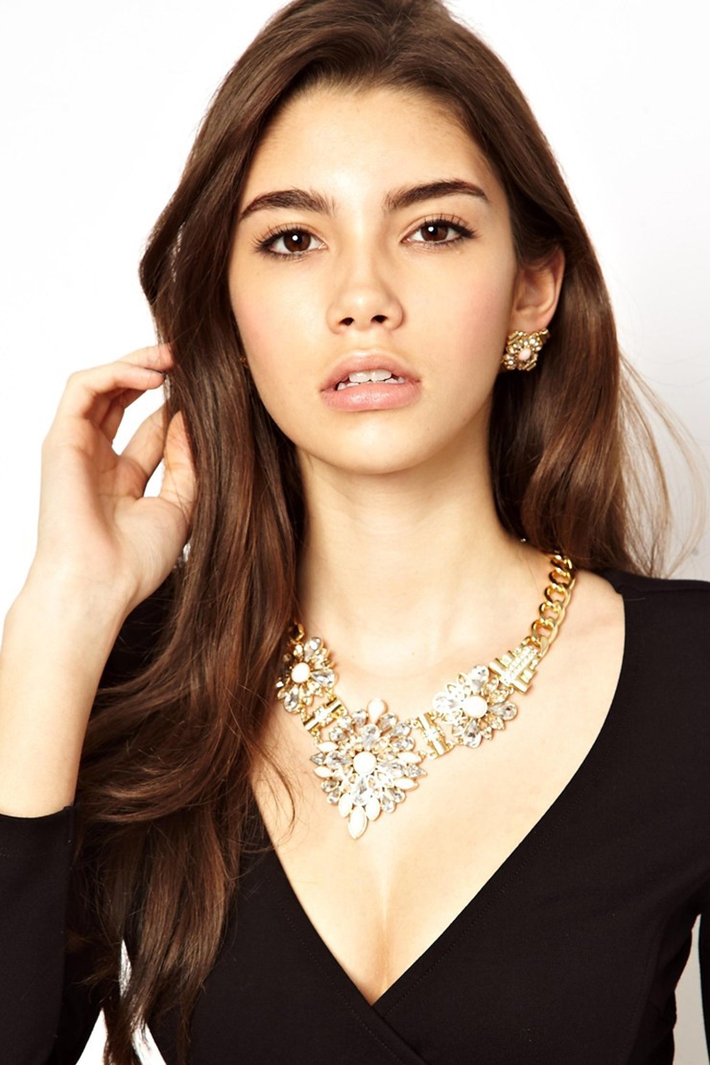 New Look Limited Edition Necklace and Earring Charlotte Box Set €33.77 at ASOS