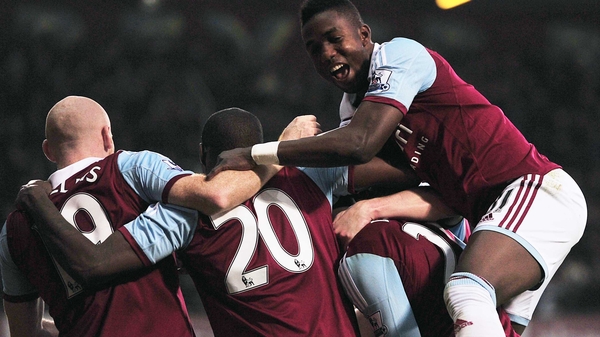 West Ham players congratulate Mohamed Diame after his opener