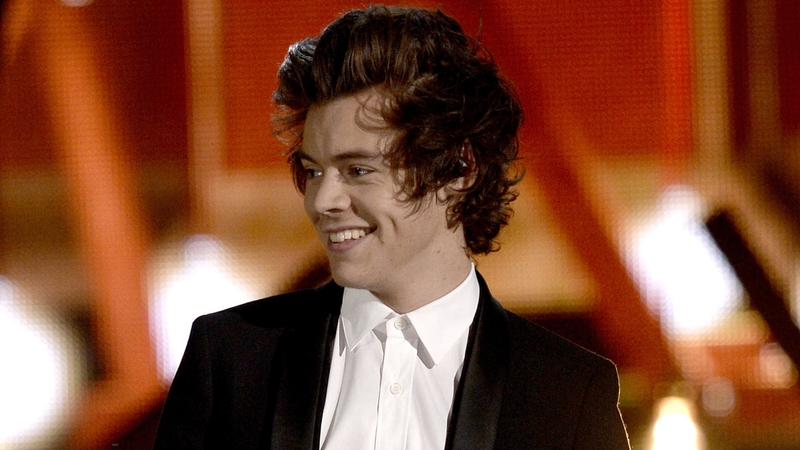 Harry Styles invites Mark Wahlberg to 1D show