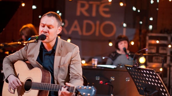 David Gray will perform on the Late Late Show