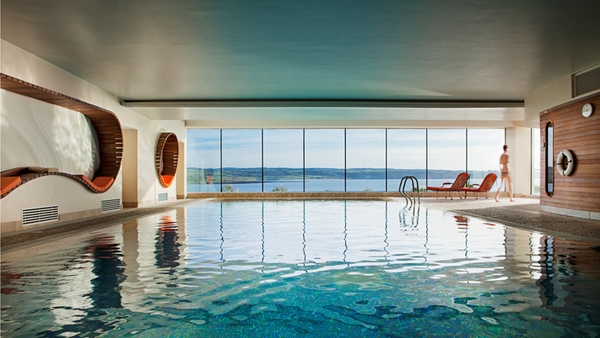 Get the lowdown on some great festive spa deals, perfect for gifting, or self-gifting!