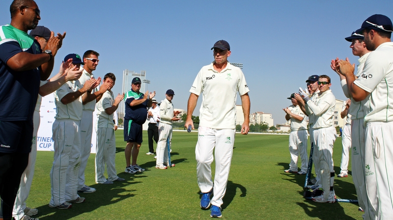 Trent Johnston is given guard of honour by his team-mates in Dubai