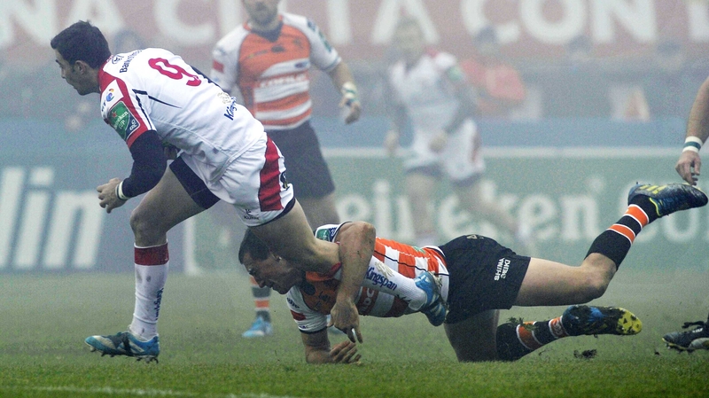 Ruan Pienaar makes a break for Ulster