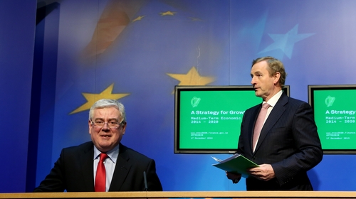 The poll suggests Fine Gael is down three points to 27% and Labour's support has fallen to 8%