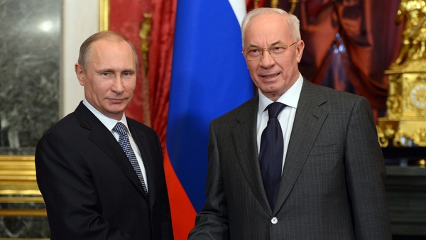 Mykola Azarov (right) with Russian President Vladimir Putin