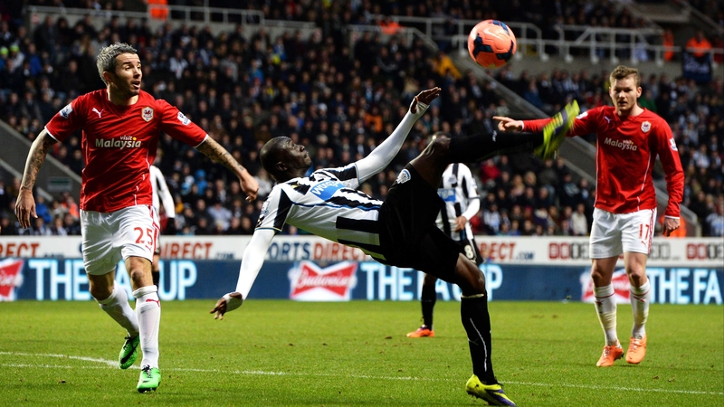 Papiss Demba Cisse attempts an overhead