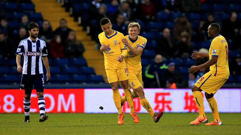 Palace players celebrate Dwight Gayle's goal