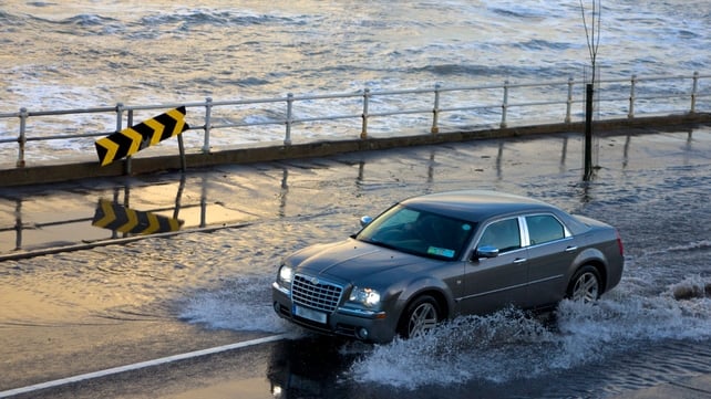 Motorists face difficult driving conditions in Malahide, Dublin (Pic: Stephen Doyle)