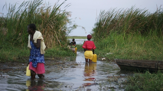 The town's five boreholes generally run dry by 10am, leaving the displaced people with no option but to use water from the Nile for drinking and washing (Pic: MSF/Jacob Simkin)