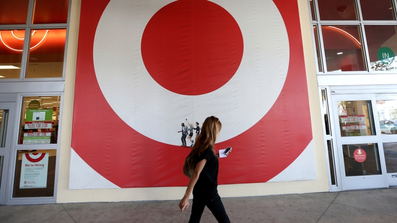 US retail sales dipped 0.1% last month, new figures show