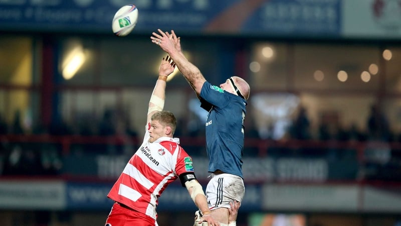 Paul O'Connell climbs above James Hudson of Gloucester