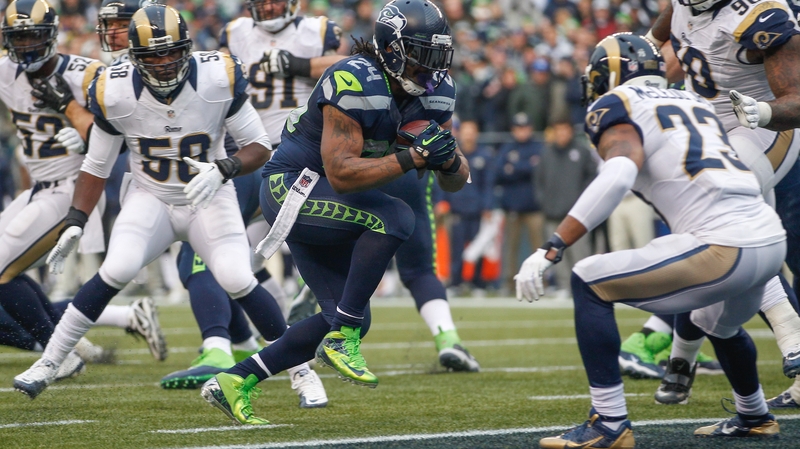 Marshawn Lynch rushes to score a third quarter touchdown