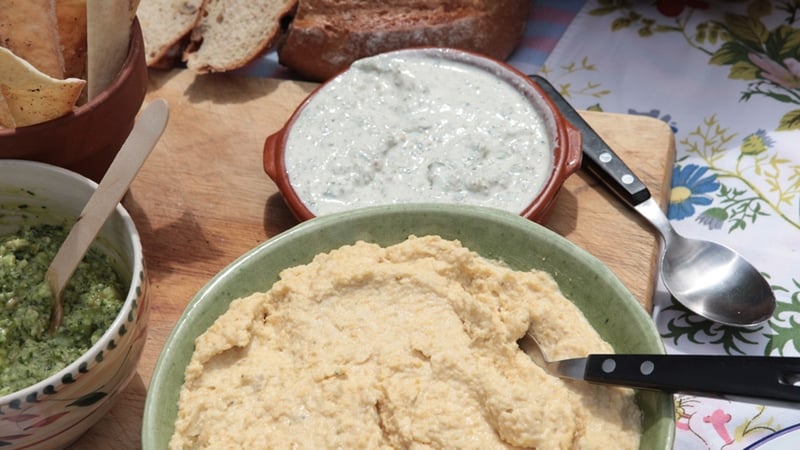 Almost instant hummus