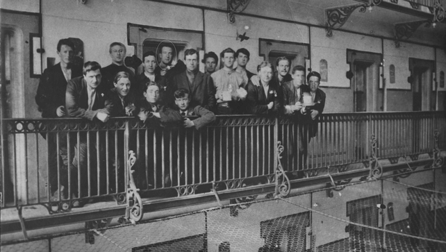 Irish prisoners on the balcony of ‘E’ Block in Stafford Jail in 1916. Eamonn Bulfin is 3rd from left in the back row (Pic: Bureau of Military History Photographic Collection)