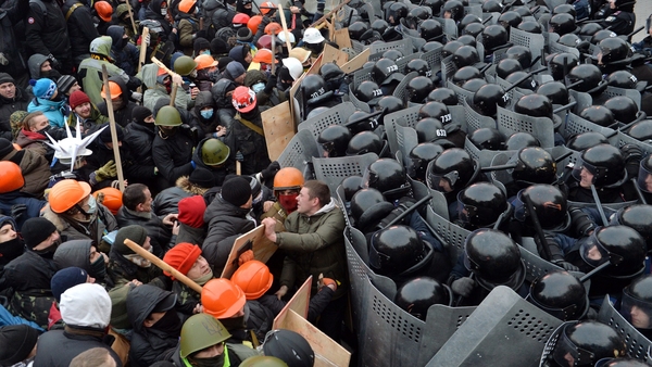 Protesters clash with police in Kiev
