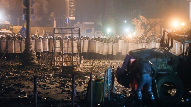 Protesters set up barricades to halt police advances