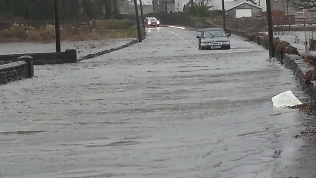 Motorists tackle deep waters in Kenmare, Co Kerry (Pic: John Lynch)