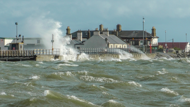 High waters test Clontarf's sea defences (Pic: Brendan Cooney)