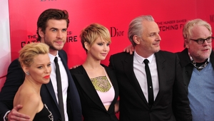 Hoffman with his Hunger Games cast mates in November 2013
