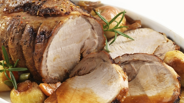 Pork chops with creamy bacon and cabbage