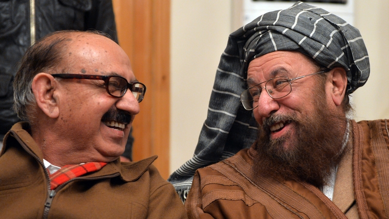 Tehreek-e-Taliban Pakistan committee member and senior religious party leader Maulana Sami-ul-Haq (R) and Special Assistant to Pakistan's prime minister Irfan Siddiqui smile prior to a joint press conference following their meeting at the Khyber Pakhtunkh