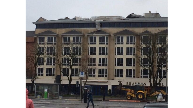 The Brandon Hotel in Tralee has been damaged in the storm (Pic: @danieldos86)