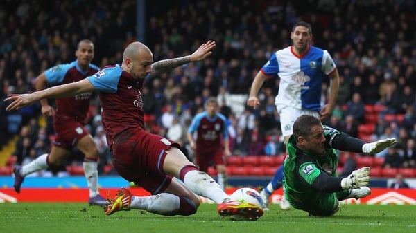 Alan Hutton has pledged his future to Aston Villa