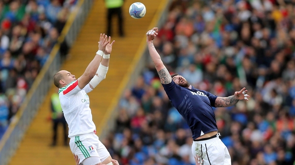 Sergio Parisse and Jim Hamilton contest a lineout in Rome