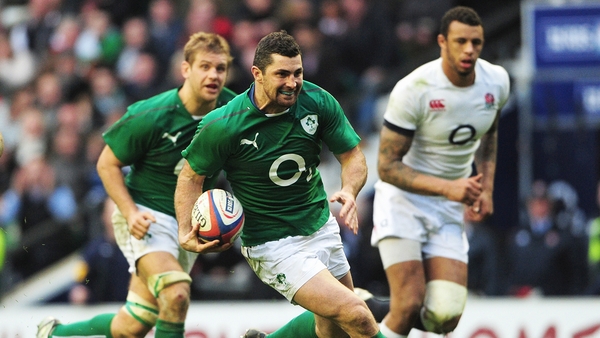 Rob Kearney scoring a try against England