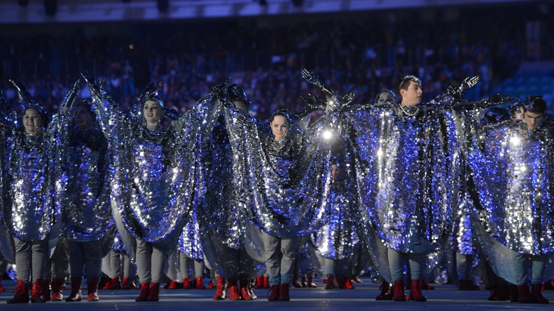 Dancers sparkle during the closing ceremony