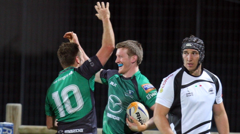 Connacht's Eoin Griffin (centre) celebrates his try with Dan Parks