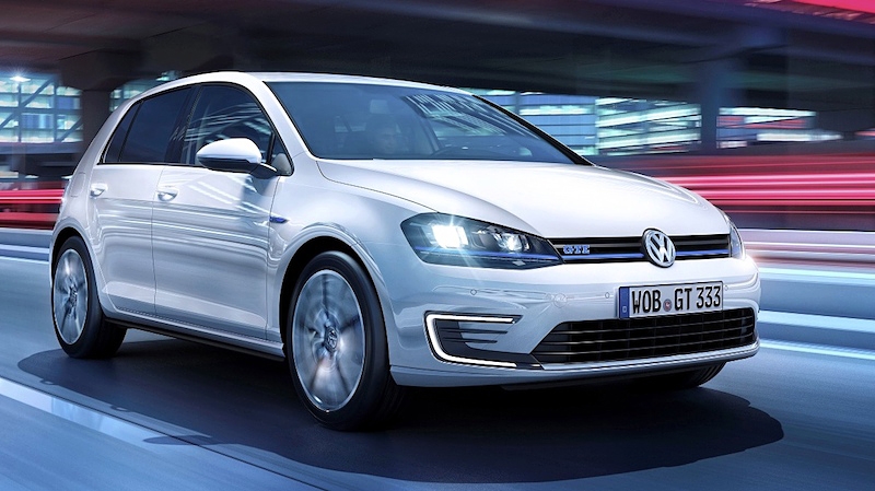 The Golf GTE operates with an all-electric range of 50 kilometres, but the total driving range of the GTE is 939 kilometres