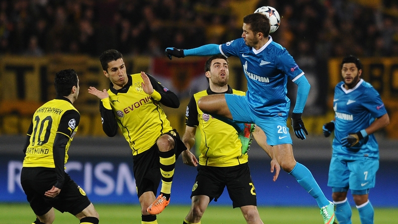 Zenit Saint Petersburg's Viktor Fayzulin (2nd right) vies with Borussia Dortmund's Nuri Sahin (2nd left) and Sokratis Papastathopoulos (centre)
