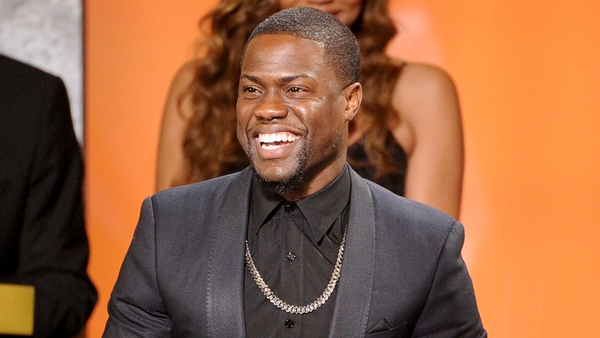 Kevin Hart pays a visit to the Cobbles