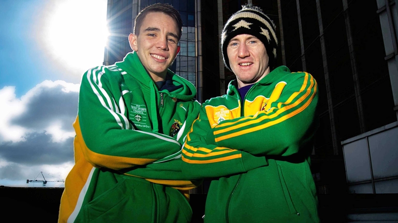 Paddy Barnes (r) has dropped back down to light-fly after a spell at flyweight