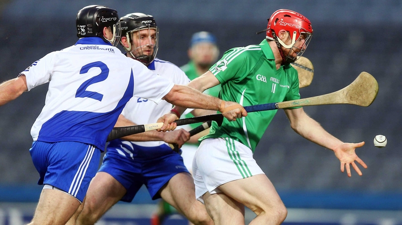Ryan O'Dwyer of Leinster with Shane Kavanagh and David Collins of Connacht