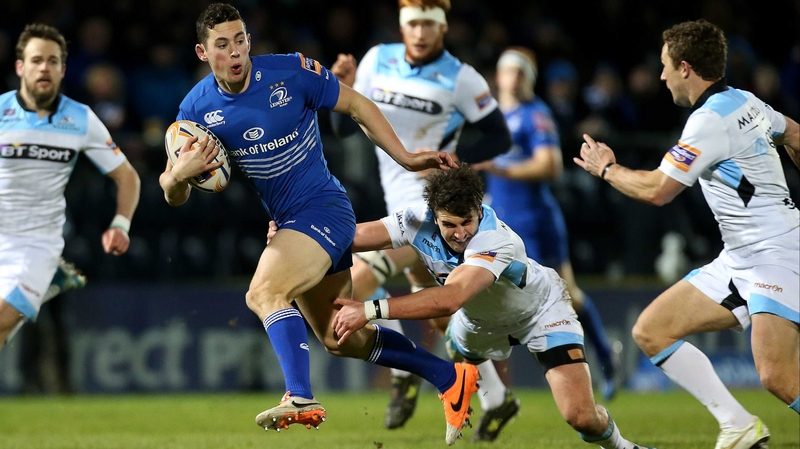 Noel Reid skips past Peter Murchie on his way to scoring a try