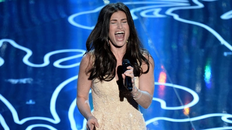 Idina Menzel performing Let It Go at the Oscars