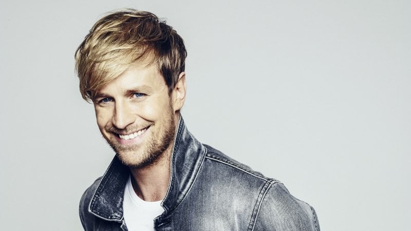 Kian goes solo: cheese graters at the ready!