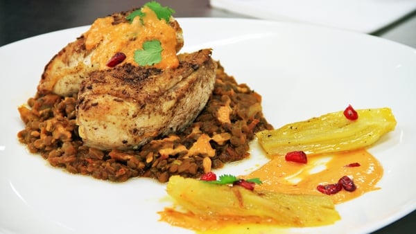 Curried chicken breast, braised fennel, puy lentil