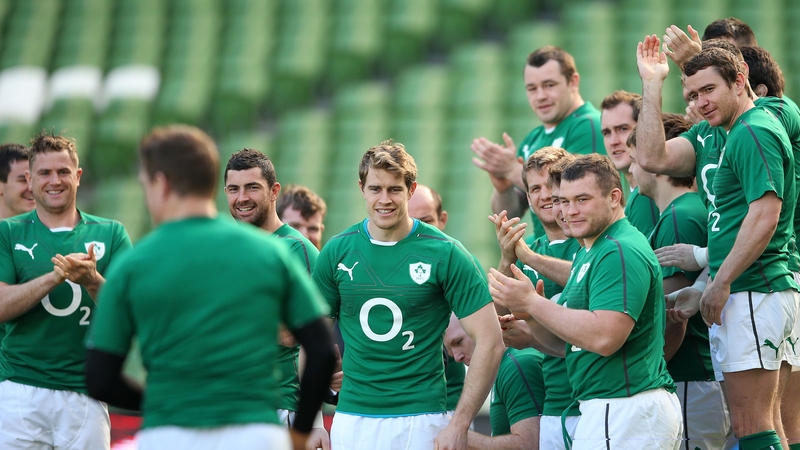 The Ireland team gave Brian O'Driscoll an impromptu guard of honour at the Captain's Run on Friday