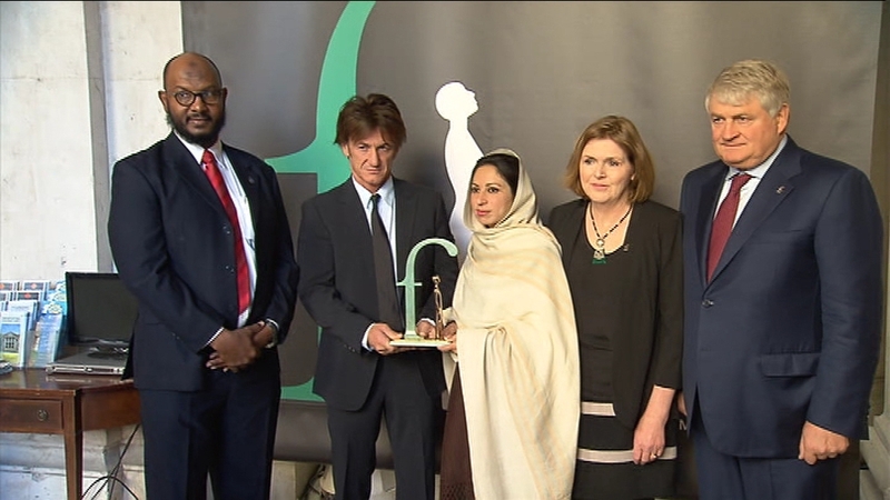 Sean Penn presented the award the award this morning